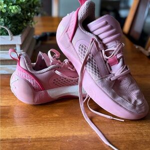 Men’s way of wade basketball shoes. Cherry blossom